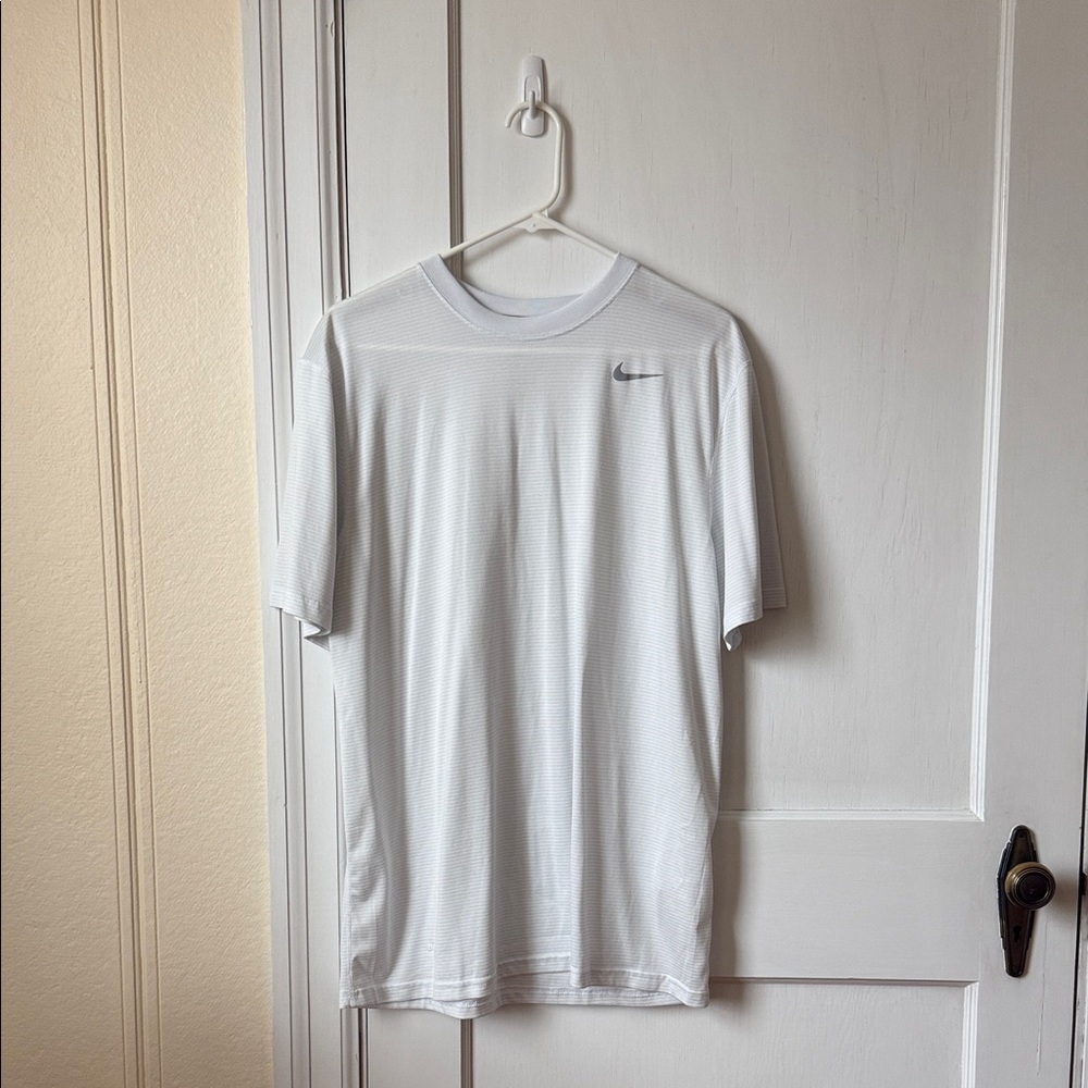 Nike Men's Light Gray Short Sleeve Dri-Fit Tee